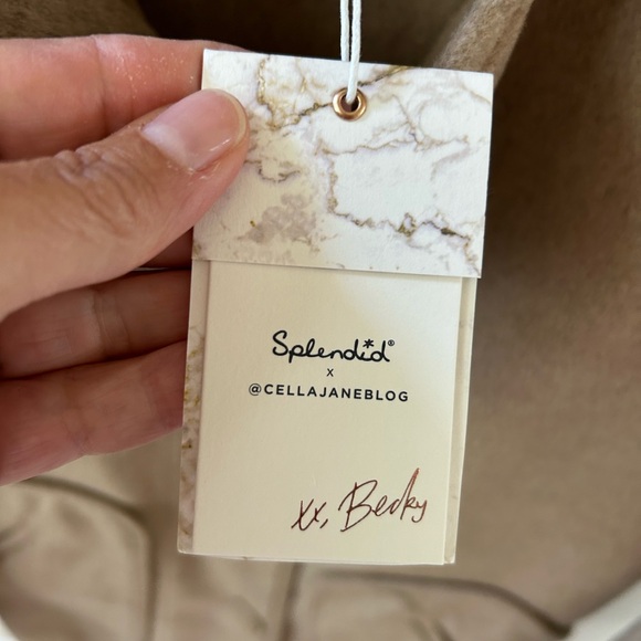 Gorgeous OVERSIZED new coat with detachable scarf NEW WITH TAGS Coat!! - Picture 3 of 7